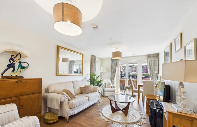 ground floor studio on South Promenade, Lytham St FY8 1QF