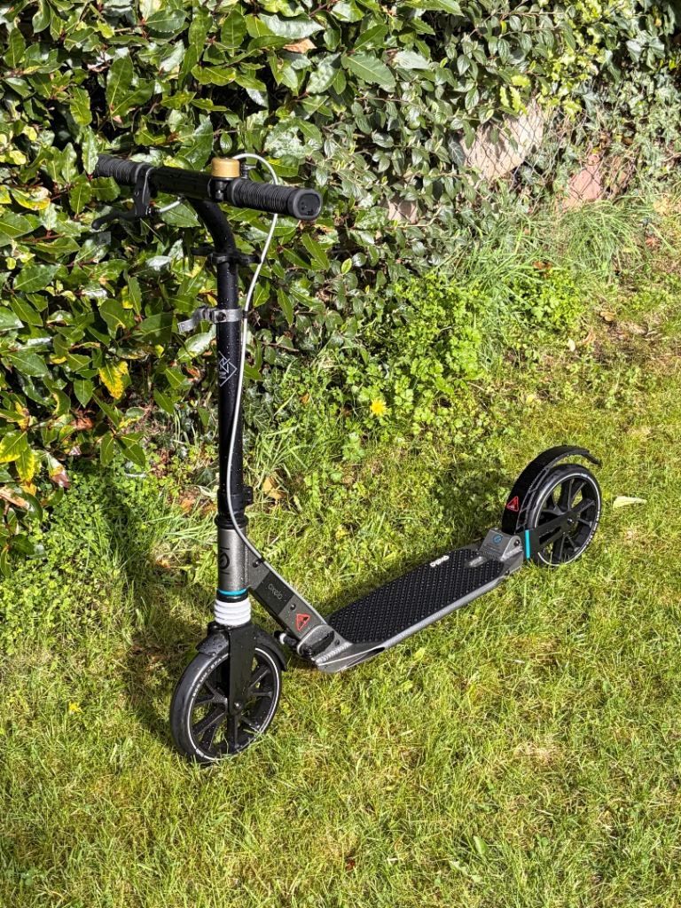 Oxelo Town XL Adult Scooter (Black) – Suspension, Foldable, Great Condition