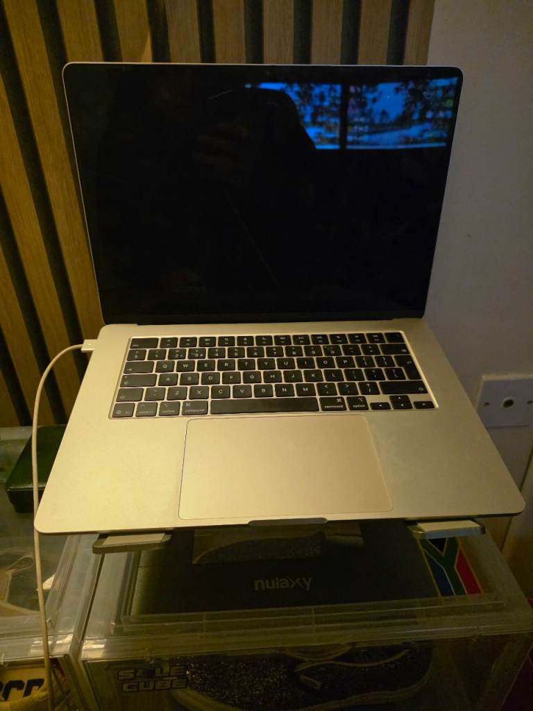 Apple MacBook Air m4 15inch 16gb ram 256gb Starlight 