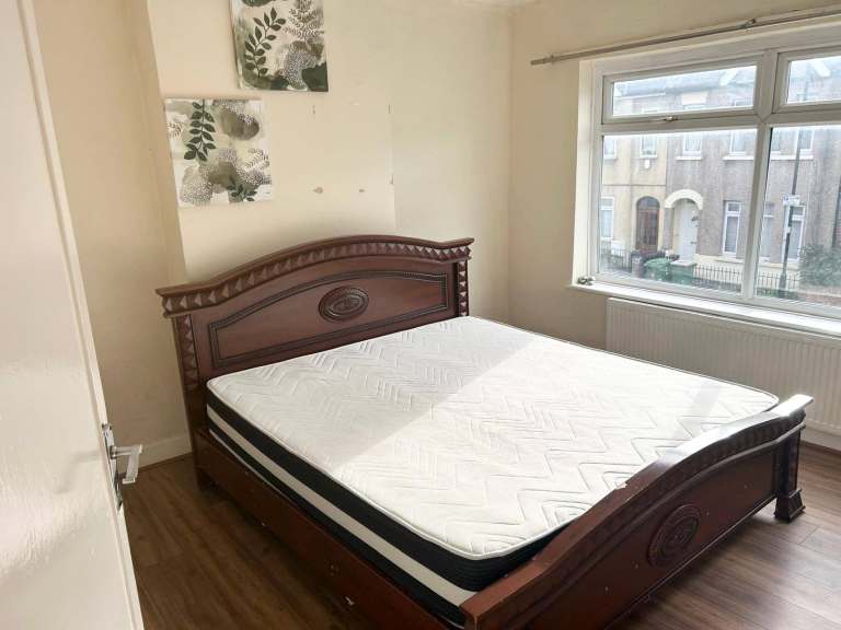 3 Bed room family spacious house to rent (Please no Agents) 