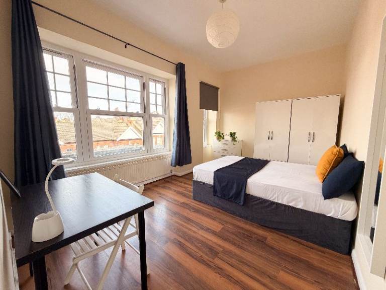 Double room for couple/2 ppl at willesden green bills included 