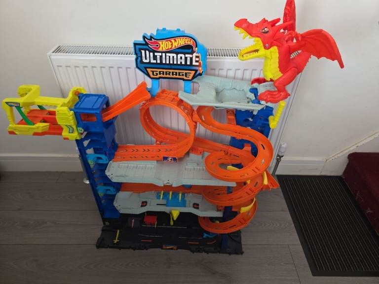 Hot Wheels Ultimate Garage Playset – Excellent Condition