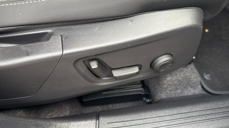 2025 Volvo XC40 2.0 B4P Plus Dark 5dr Auto Petrol Estate Estate Petrol Automatic