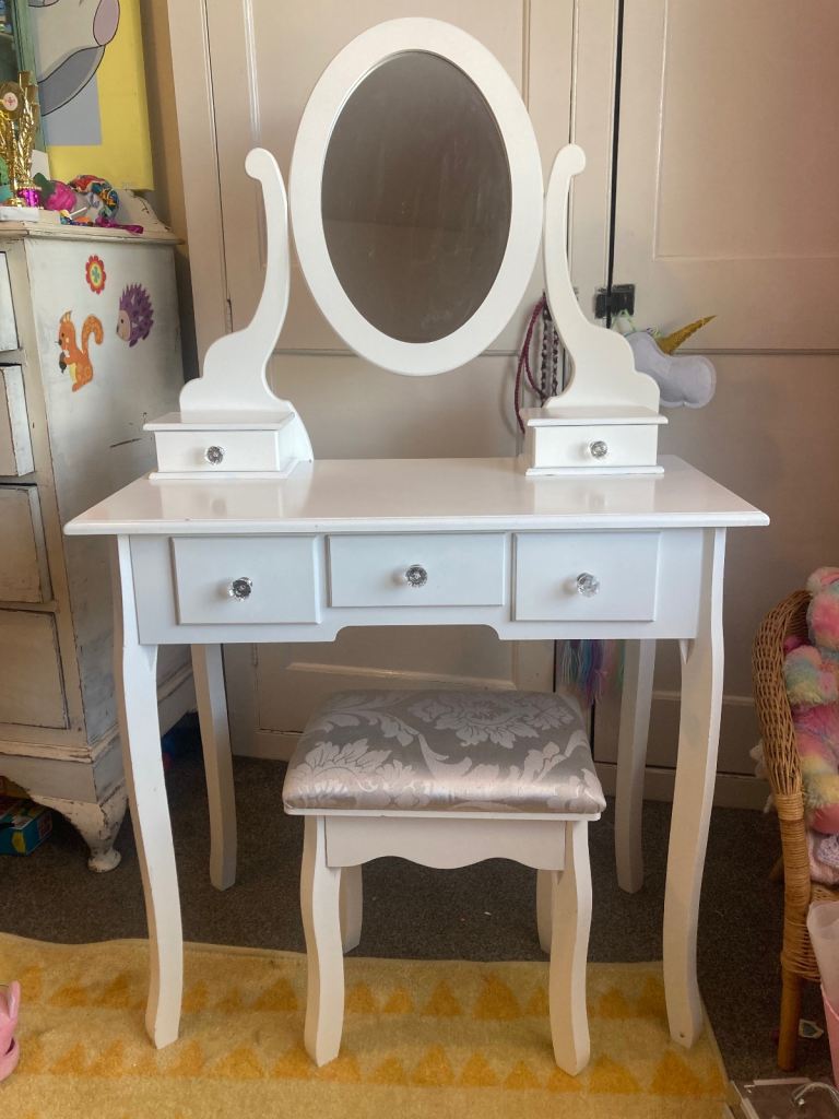 Dressing table