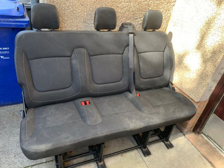 Renault trafic rear seats 2 sets free to uplift