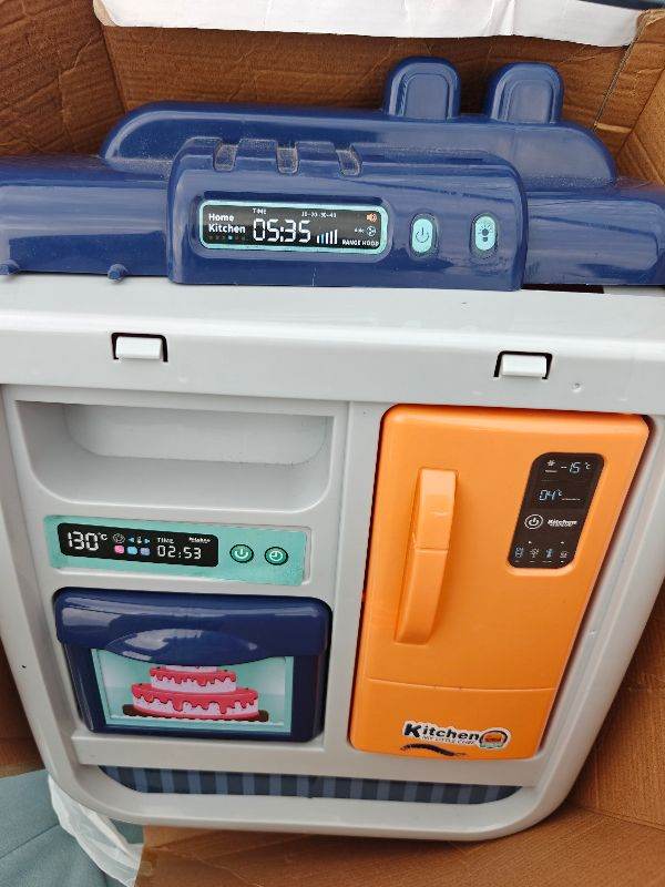 Kids kitchen set 