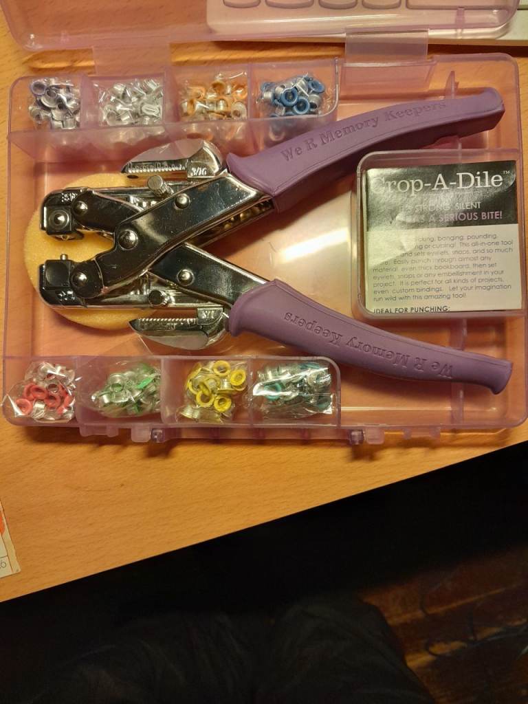 Crop-A-Dile punch set