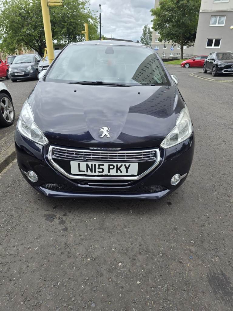Peugeot 208,Hatchback,2015,Manual,3 doors 1.6 XY S/SE WITH CONTRASTING BLACK HALF LEATHER INTERIOR. 