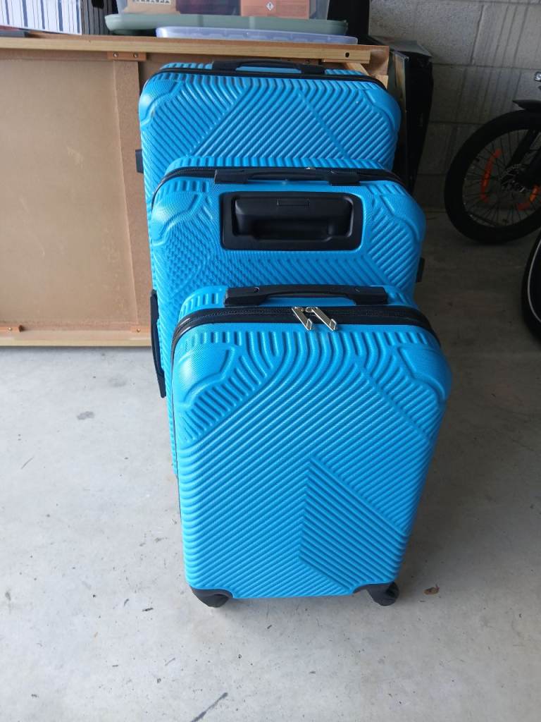 Set of 3 Blue Hard Shell Suitcases – As Good As New