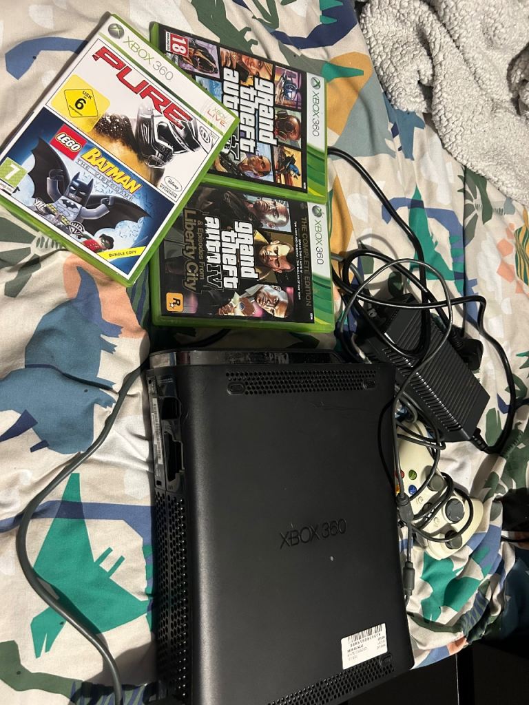 Xbox 360 Console Bundle with Games and Controller