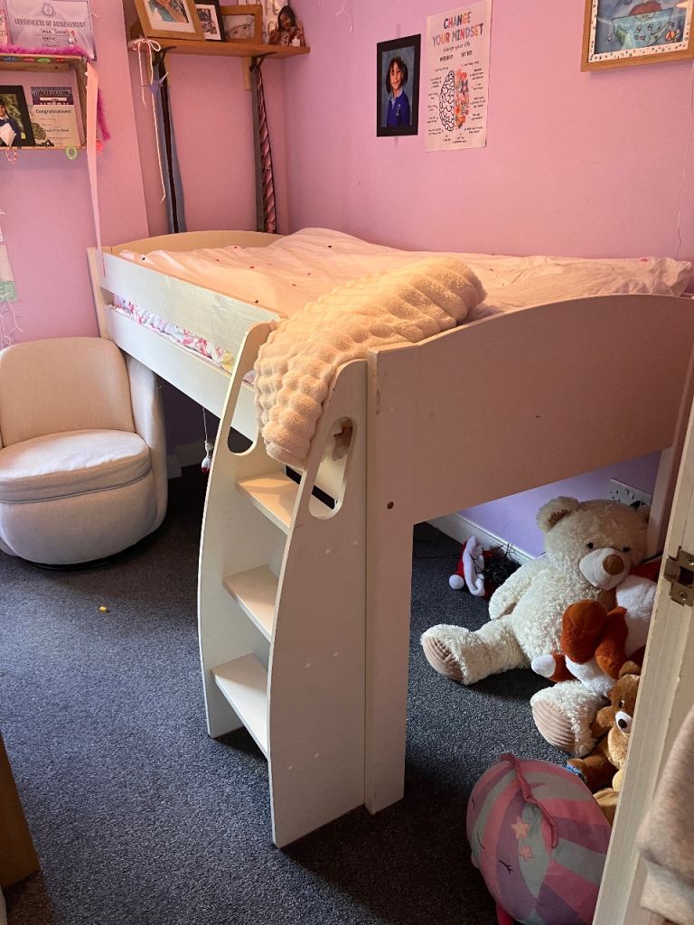 White Wood Stomps Mid-Sleeper Bed – Good Condition