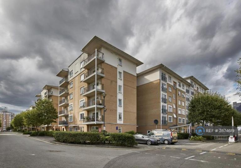 1 bedroom flat in Sail Court, London, E14 (1 bed) (#2874619)