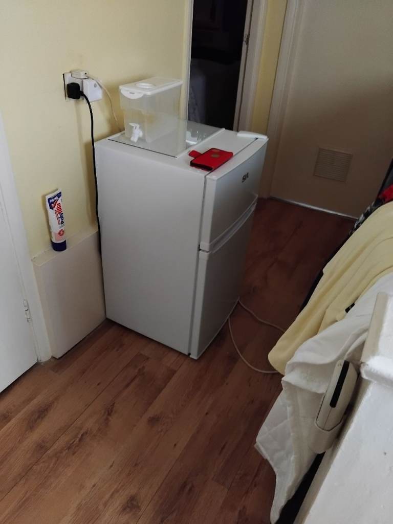 Fridge freezer 