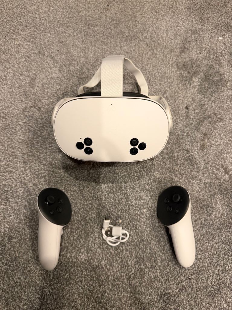 Oculus Quest 3S VR Headset with Controllers – As Good As New