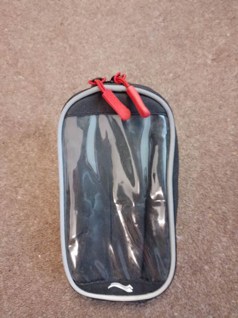 BIKE PHONE HOLDER BAG to mount on handlebars with attachments. Waterproof. 