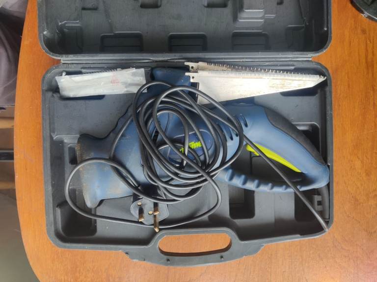 Electric Reciprocating Saw in Carry Case – Good Condition
