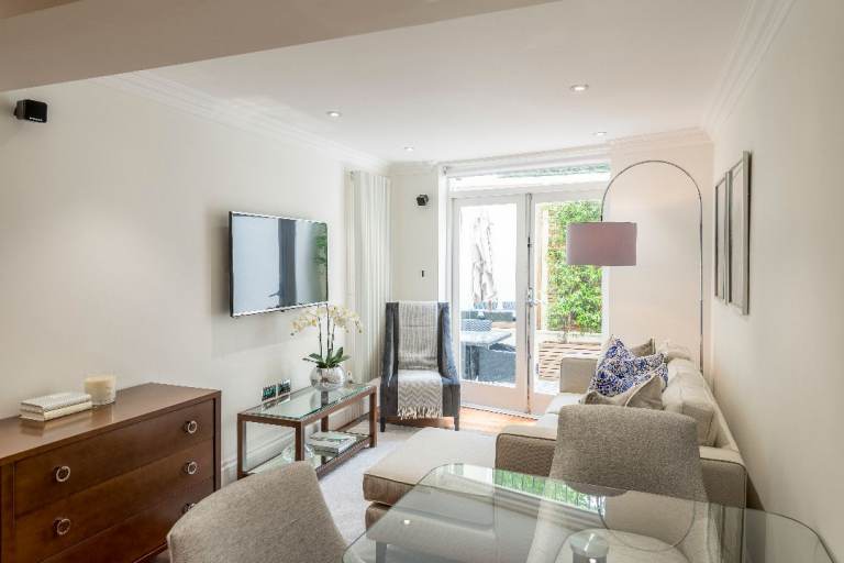 Grade II listed lower ground one bedroom flat close to Wesrbourne Grove W2