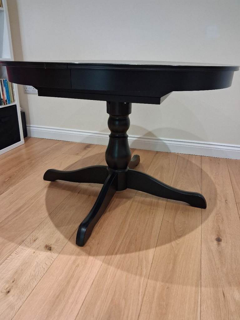 Extendable Dining Table 