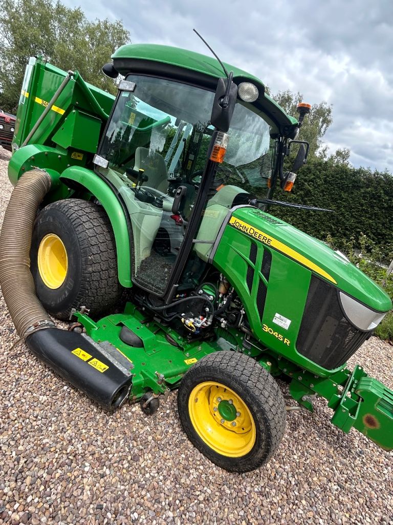 John Deere 3045R