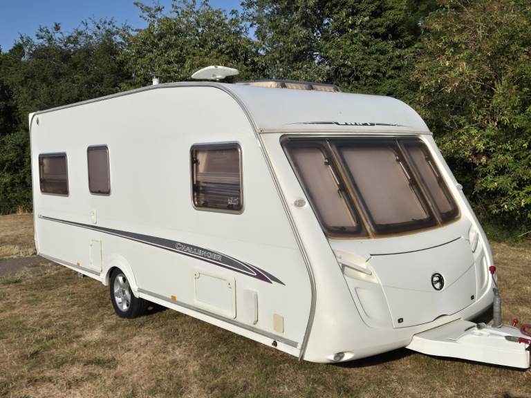 Swift Challenger 510 4 berth single fixed bed caravan with awning