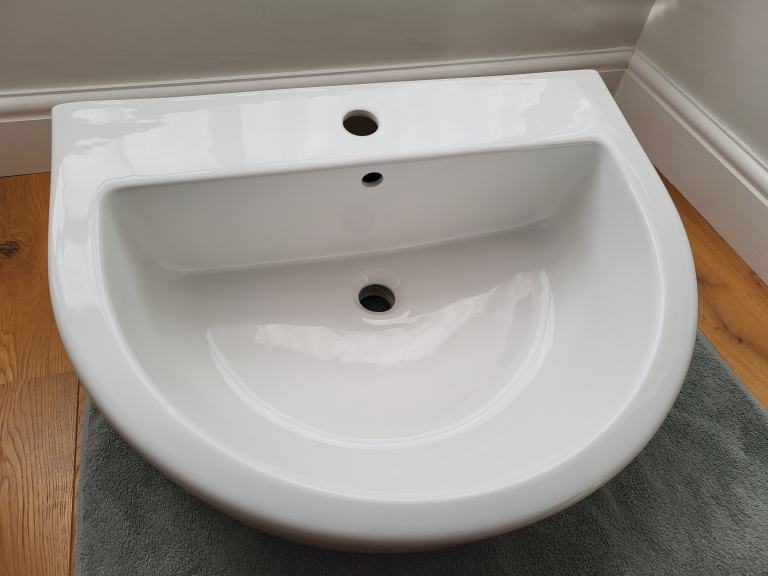 image for Bathroom sink/ pedestal basin