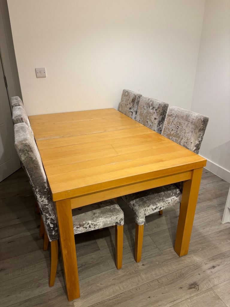 Extendable dining table with 6 chairs 