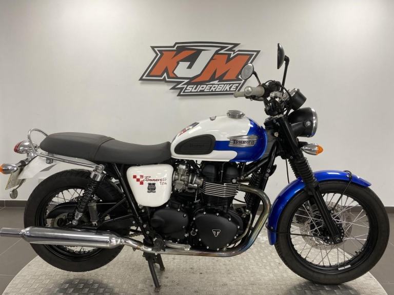 TRIUMPH BONNEVILLE T214, 2015/15, JUST 3174 MILES COVERED.