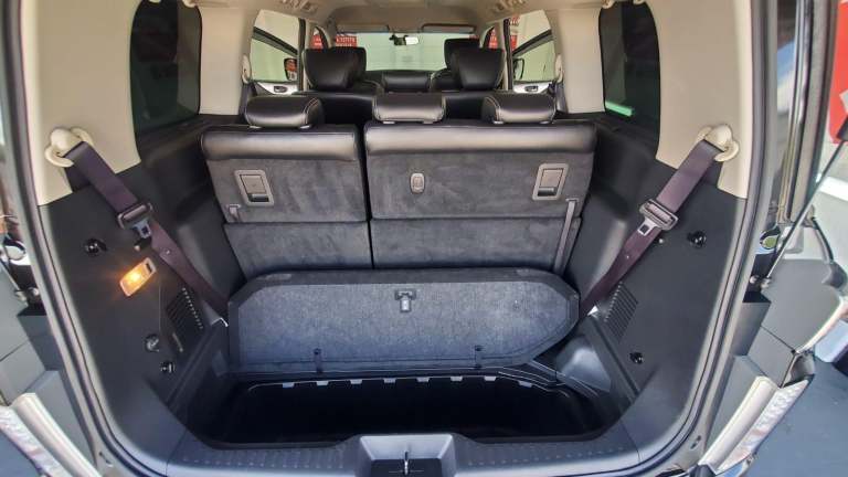 Nissan egrand e52 rider 2.5 auto in black japanese import only 57k miles 2014 