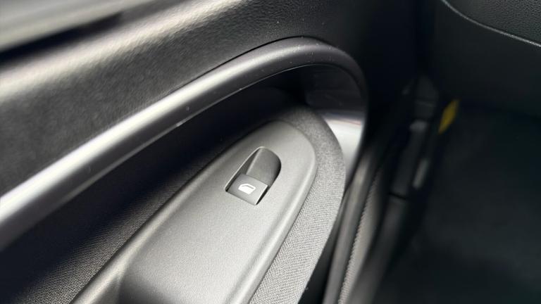 2025 Fiat 600 1.2 MHEV SUV 5dr Petrol Hybrid e-DCT Euro 6 (s/s) (100 ps) SUV Hybrid Automatic