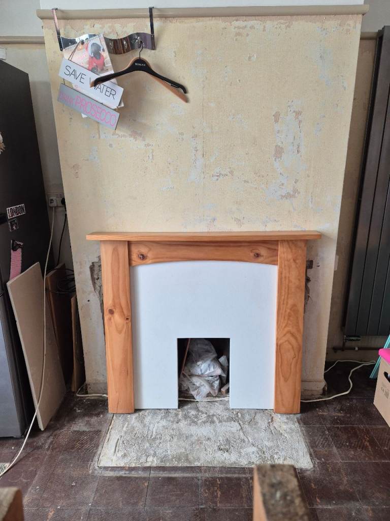 Fire surround and mantle