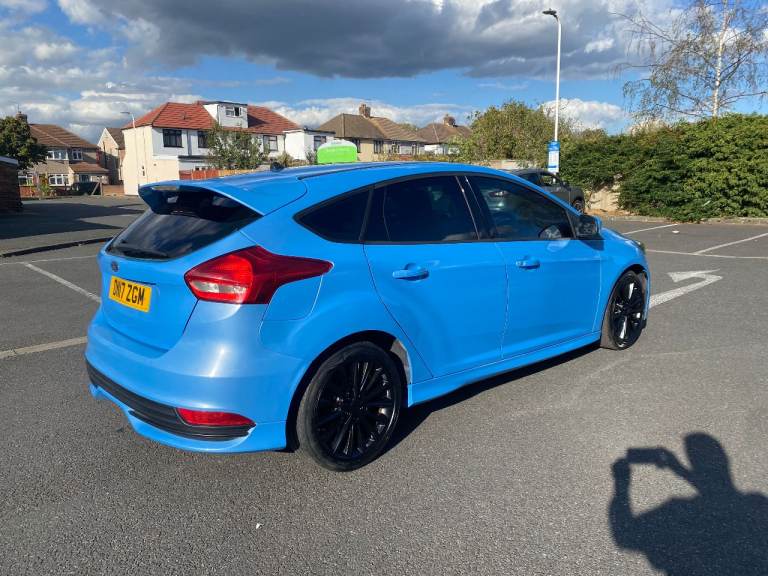 FORD FOCUS  1.0t  ST-LINE  2017  5 DOOR 6 SPEED  NEW BELTS NEW SERVICE NEW MOT WARRANTY GIVEN