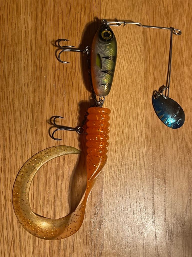 Huge pike lure - handmade - perch / curltail / spinnerbait