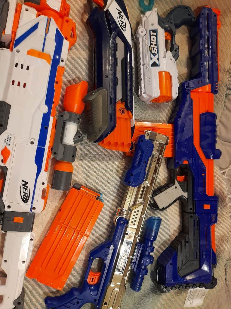 Large bundle of Nerf and Xshot guns plus electronic target