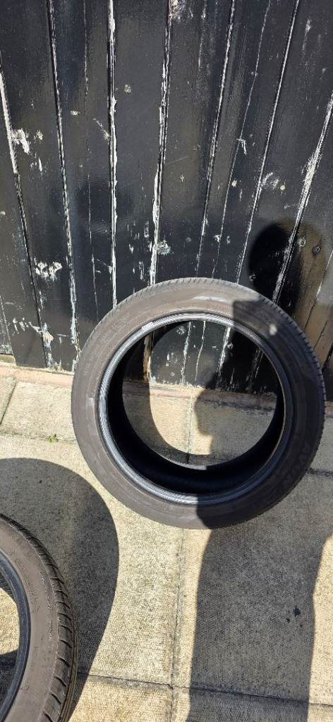 Avon car tyre 235/45/17