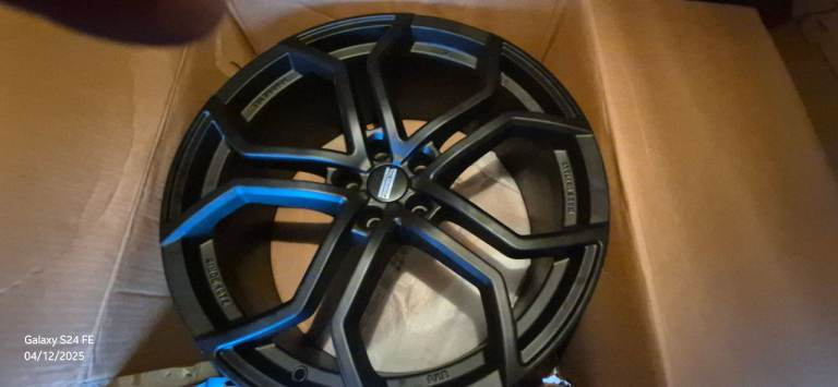FONDMETAL 9XR  10J X22H2 ET40 ALLOY WHEEL 