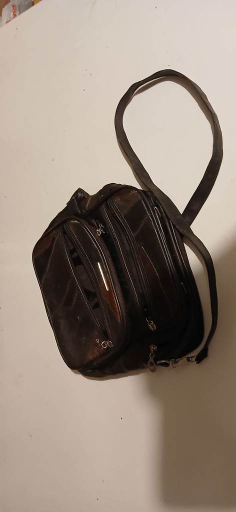 Small Black Backpack with Multiple Pockets – Good Condition