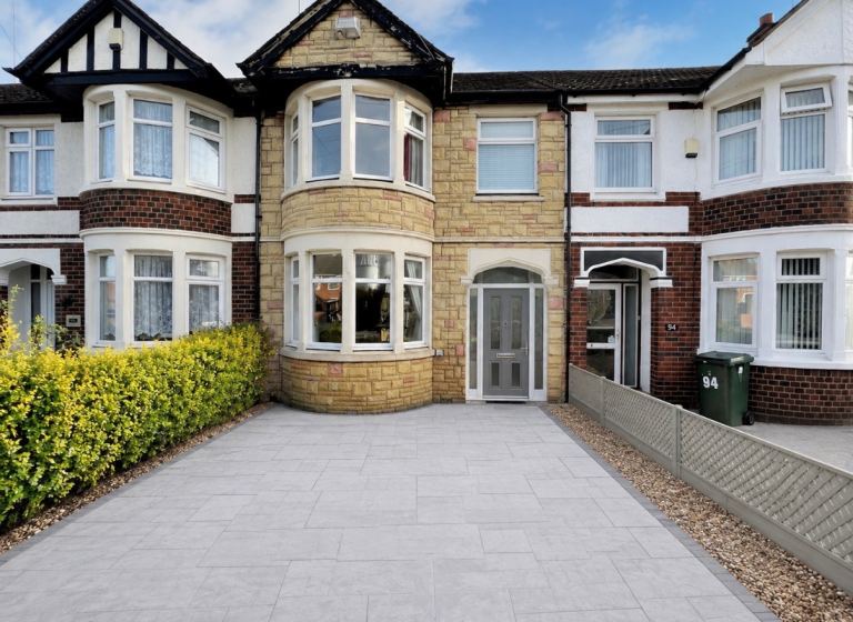Spacious 3 Bedroom Family Home with Large Private Garden