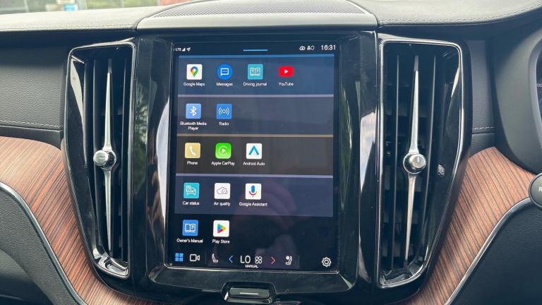 2024 Volvo XC60 Recharge Ultimate, T8 AWD Plug-in hybrid, Electric/Petrol, Bright ESTATE Petrol/E...