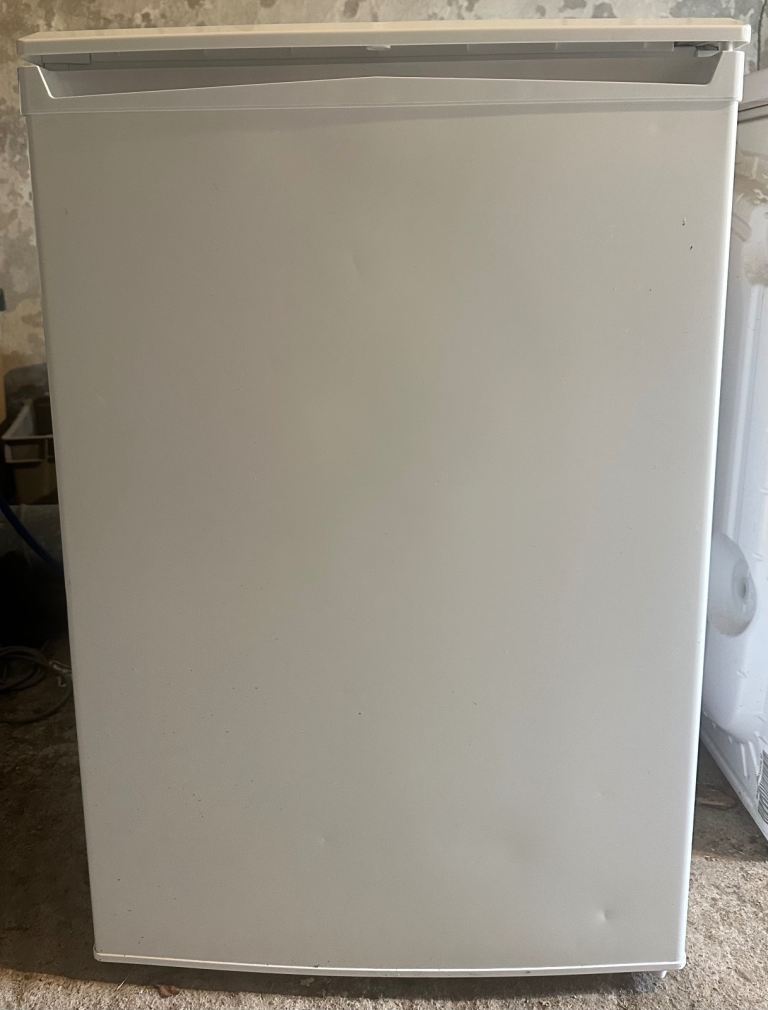 Undercounter fridge freezer 