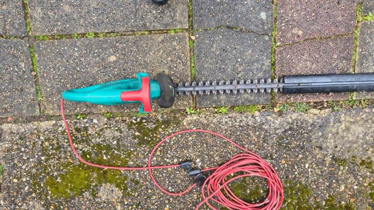 Bosch electric hedge trimmer 
