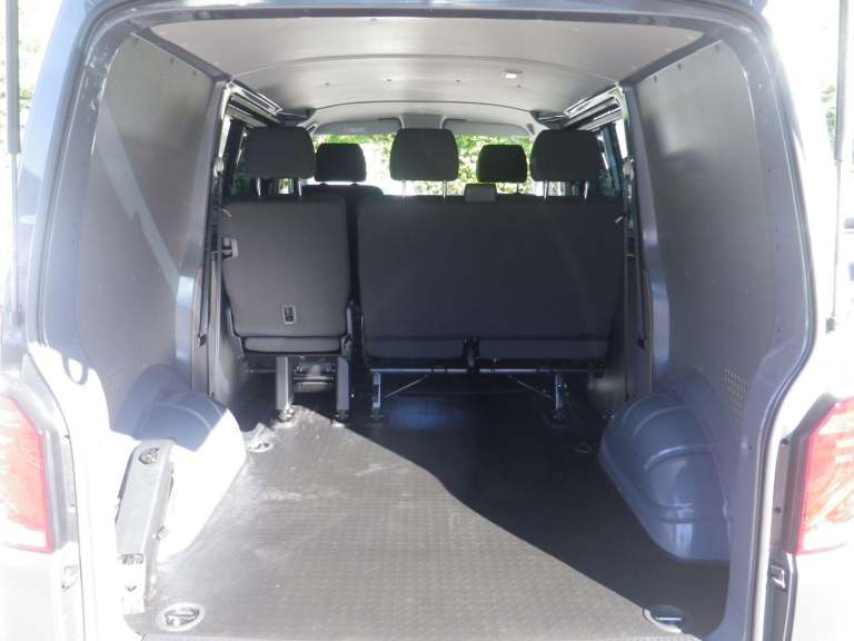 VOLKSWAGEN TRANSPORTER 2.0 TDI T32 Kombi Startline DSG Auto with VW Towbar in