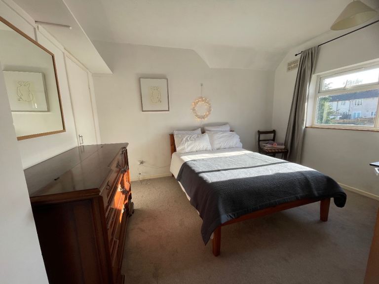 Spacious Sunny Double Room in a shared 3-bedroom house