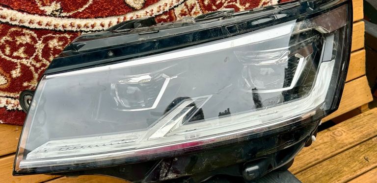 Volkswagen transporter 2021 left headlight
