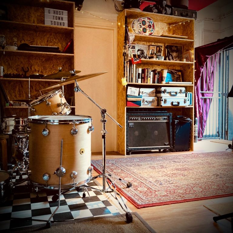 Music Producer With Recording Studio Seeks Bands & Artists