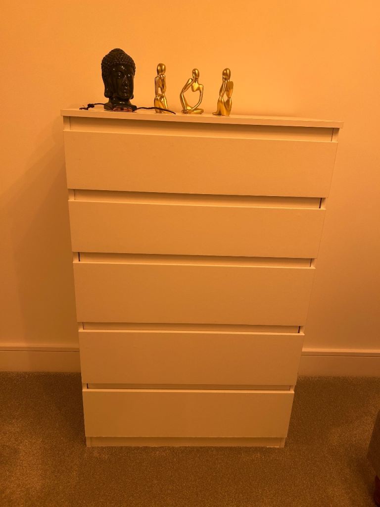 Chest of drawers 
