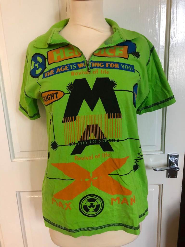unisex 90s/y2k green graphic collared tshirt quarter zip - UK size 6/8