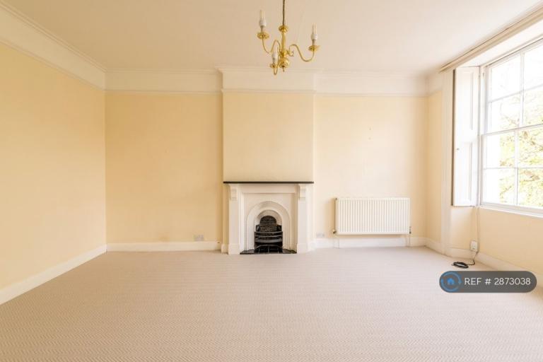 1 bedroom flat in Caledonia Place, Clifton, Bristol, BS8 (1 bed) (#2873038)