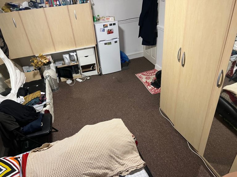 Large double too for 2 people, couple with a child 