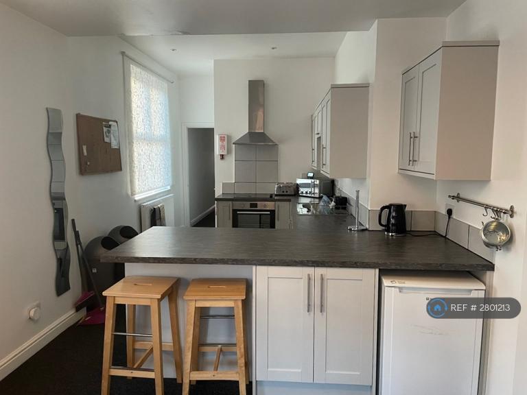 5 bedroom house in Hatrell Street, Newcastle-Under-Lyme, ST5 (5 bed) (#2801213)