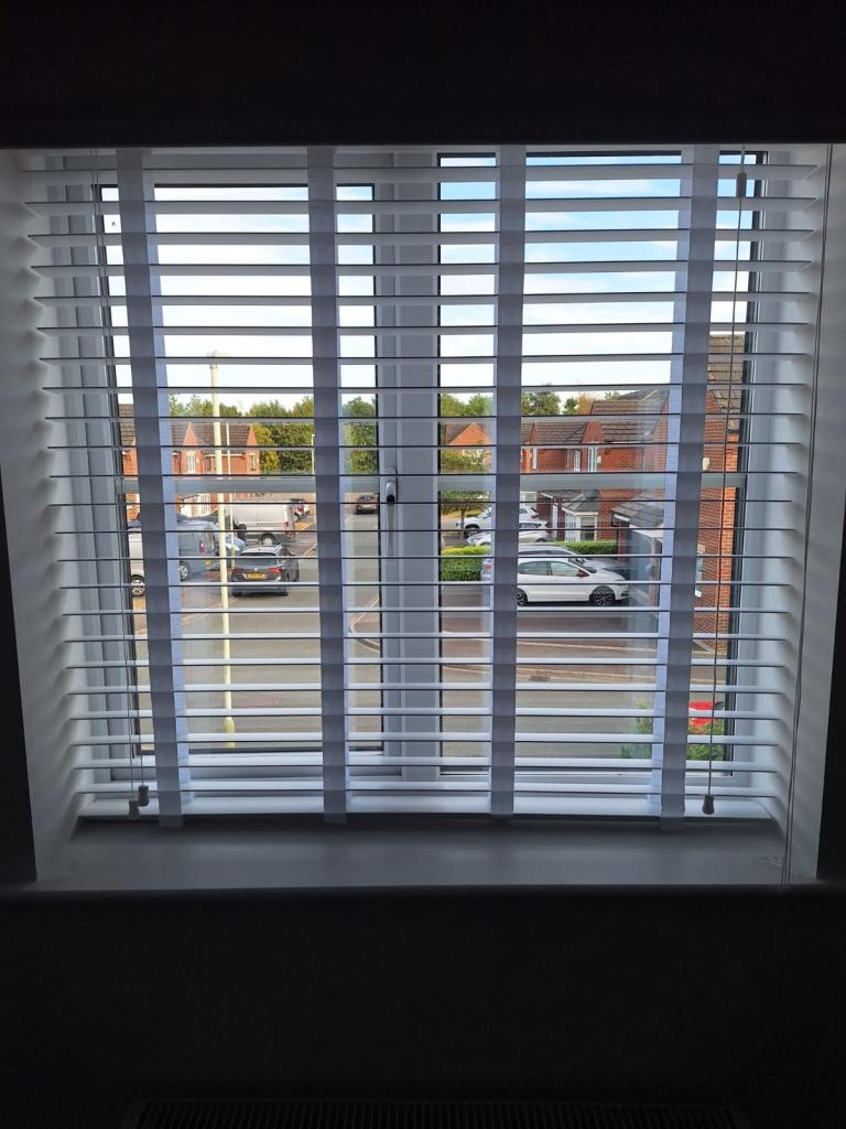 New in Box Blinds2Go Faux Wood Blind - Alto White, 50mm Slats